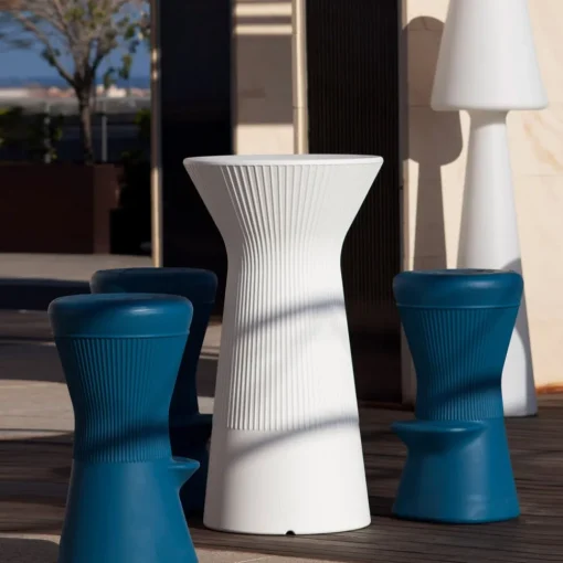 Newgarden Capri LED batteridrevet barbord, RGBW, 110 cm høyt, hvit| Møbel Og Interiør|Terrassebelysning