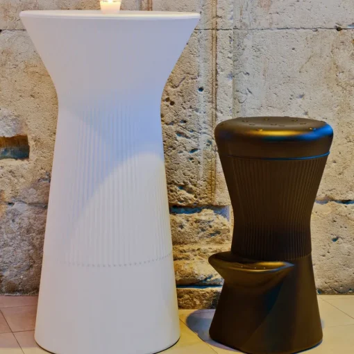 Newgarden Capri LED batteridrevet barbord, RGBW, 110 cm høyt, hvit| Møbel Og Interiør|Terrassebelysning