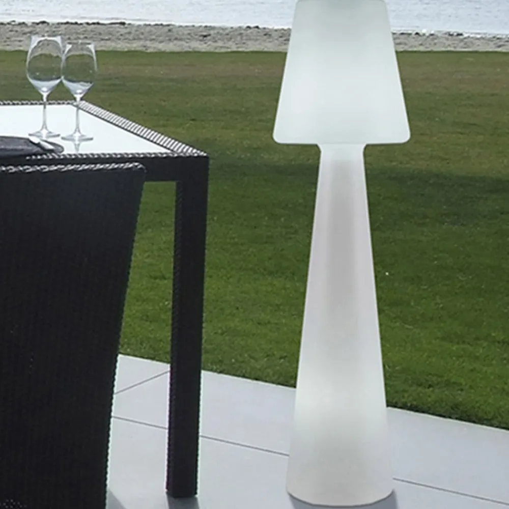 Newgarden Lola gulvlampe høyde 110 cm varmhvit| Terrassebelysning