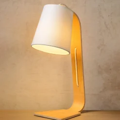 Lucide Nordisk hvit bordlampe i tre med stoffskjerm Best
