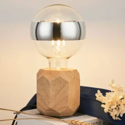 Pauleen Woody Sparkle bordlampe av lyst tre| Bordlamper