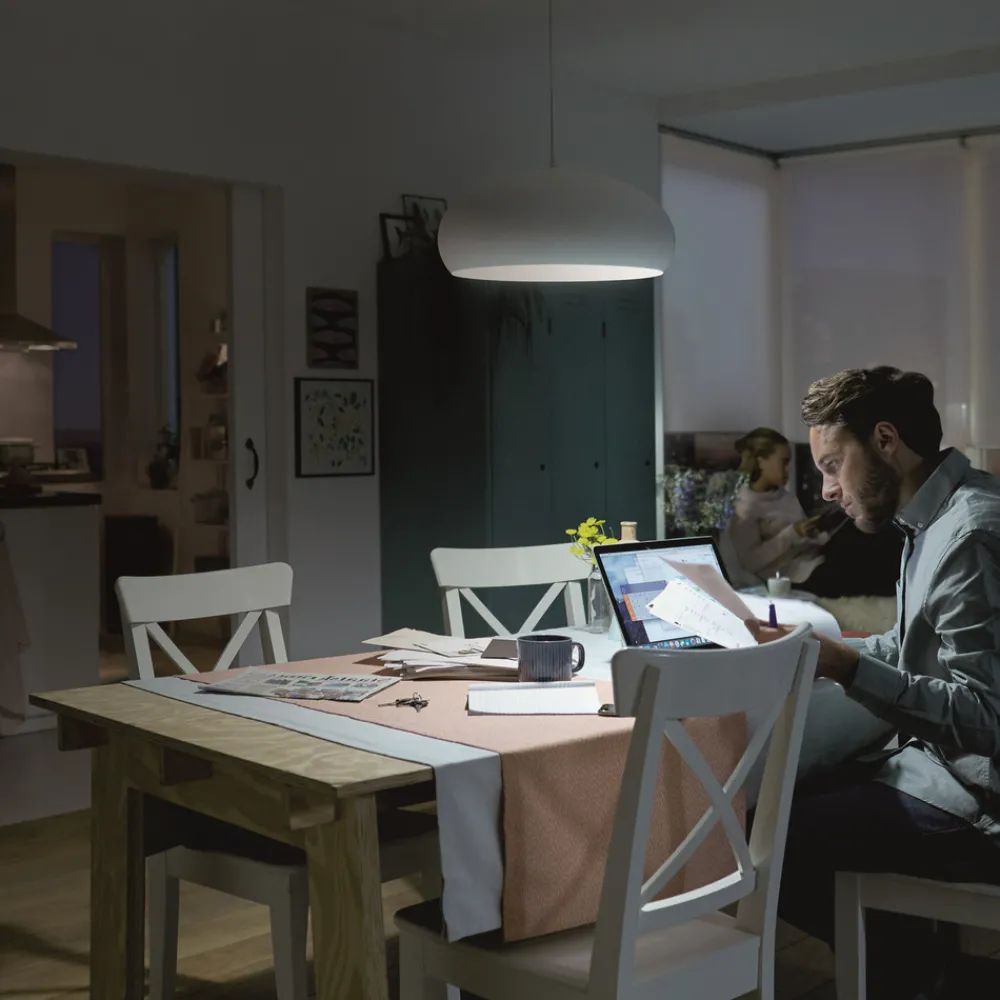 Philips Classic LED-pære E14 B35 6,5W klar 4 000K New