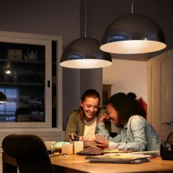 Philips E27 LED-pære dag/natt-sensor 7,5 W 2700K Clearance
