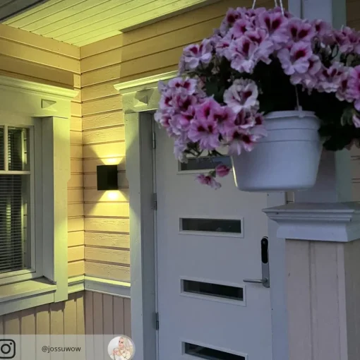 Philips Hue Resonate WACA Up- & downlight svart| Smarthus Utebelysning|Led-Utendørs