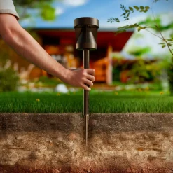 Philips LED-solcellelampe Avery, jordspyd, svart, IP44| Solcellelamper