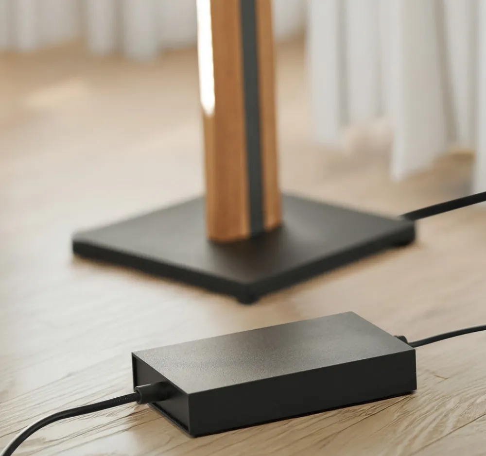 Quitani Elis LED-gulvlampe, eik/svart Discount