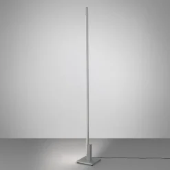 Quitani Talon LED-gulvlampe i aluminium eloksert naturfarget New