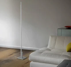 Quitani Talon LED-gulvlampe i aluminium eloksert naturfarget New