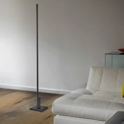 Quitani Talon LED-gulvlampe, anodisert svart matt