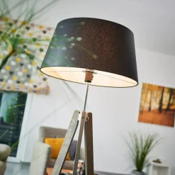 Quitani Thea gulvlampe, grått treverk, svart skjerm| Gulvlamper