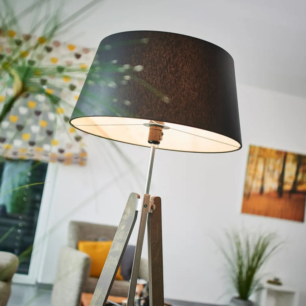 Quitani Thea gulvlampe, grått treverk, svart skjerm| Gulvlamper