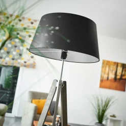 Quitani Thea gulvlampe, grått treverk, svart skjerm| Gulvlamper