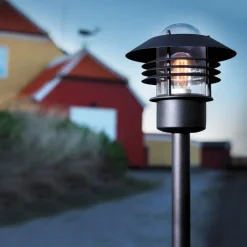Nordlux Stilfull Vejers gatebelysning i svart| Gatebelysning, Pullert Belysning