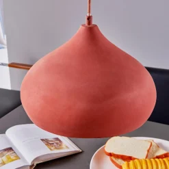 Lindby Terracotta-pendellampe Fiona i pen form New