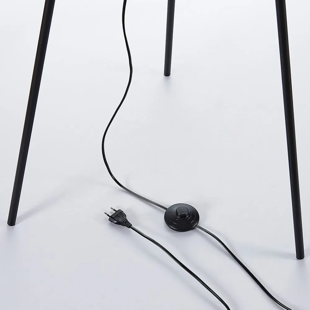 Lindby Trefots-gulvlampe Devon i svart| Gulvlamper