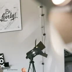 Lindby Trefots-gulvlampe Devon i svart| Gulvlamper