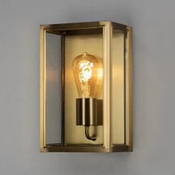Konstsmide Utendørs vegglampe Carpi, messing, bredde 18cm Best