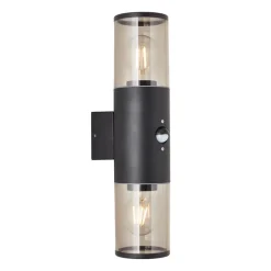 Brilliant Utendørs vegglampe Sergioro, 2 lyskilder m sensor| Vegglamper Med Sensor|Utebelysning Med Sensor