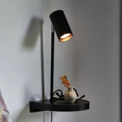 Nordlux Vegglampe Cody, med hylle og USB-port, svart| Vegglamper