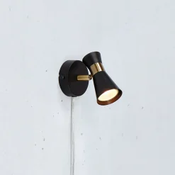 Markslöjd Vegglampe Folie, roterbar spot, svart/messing Outlet